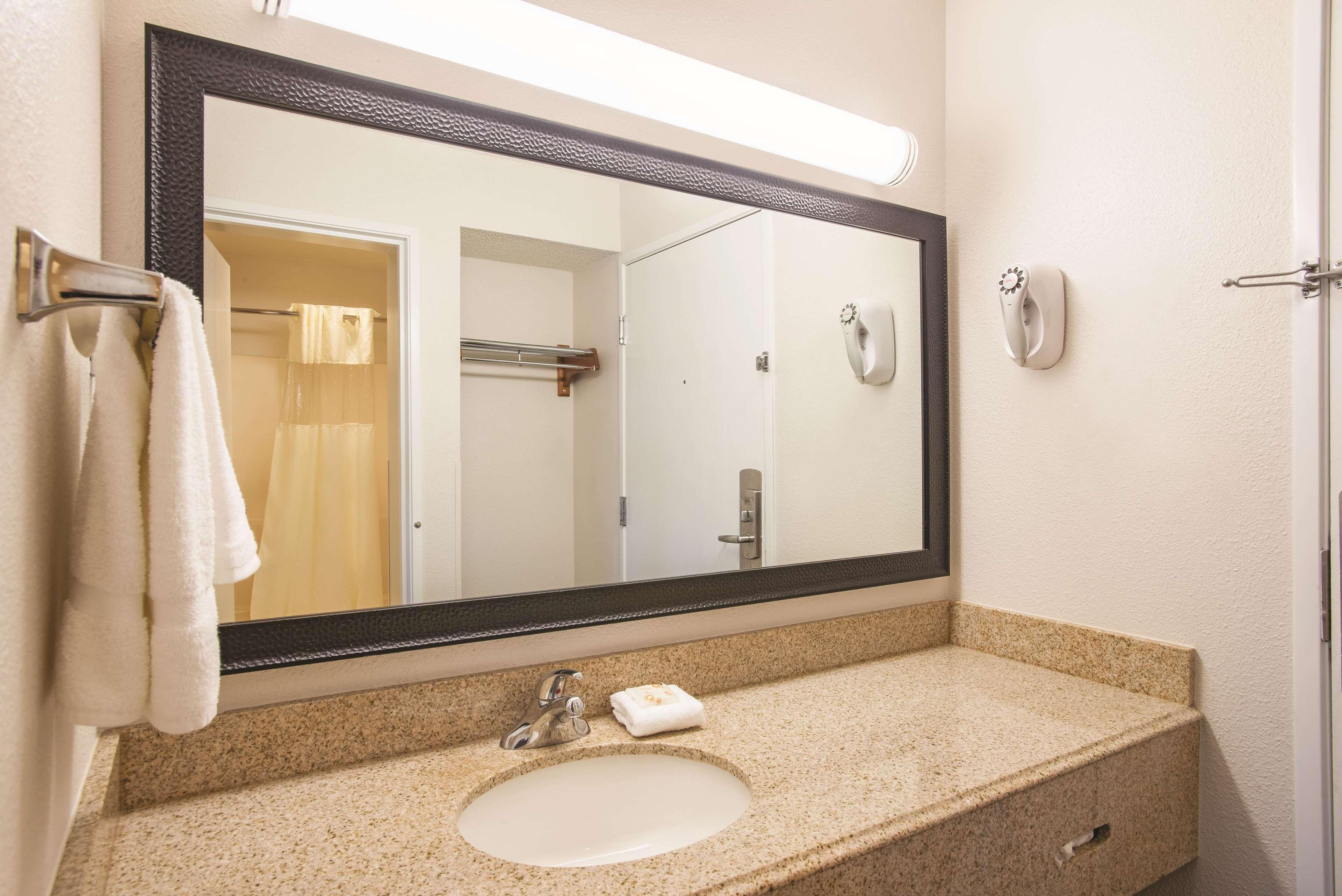 La Quinta By Wyndham Baton Rouge Siegen Lane Hotel Exterior photo