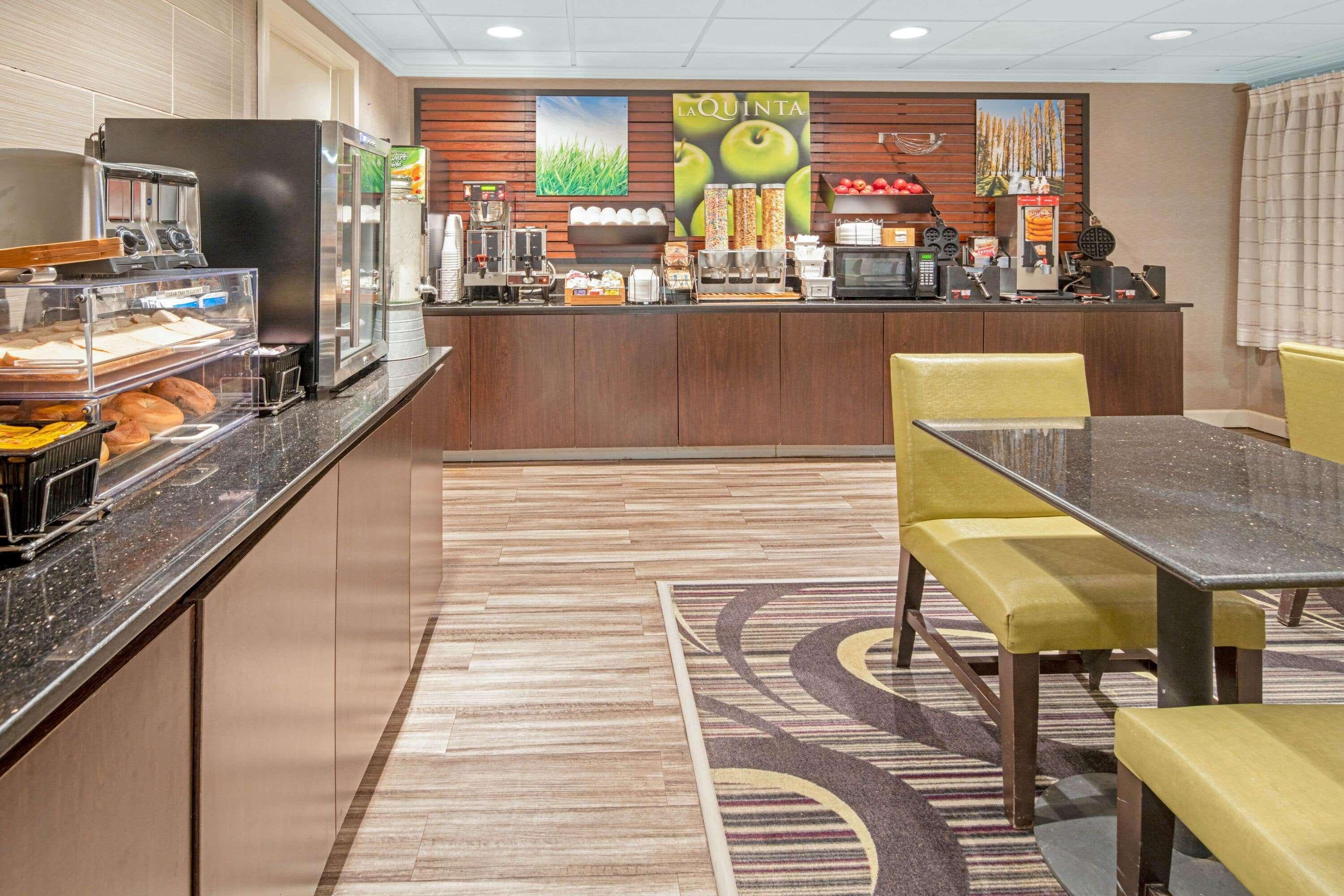 La Quinta By Wyndham Baton Rouge Siegen Lane Hotel Exterior photo
